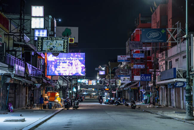 O ponto turístico vazio estrada de Khaosan durante a pandemia de Covid 19 — Fotografia de Stock