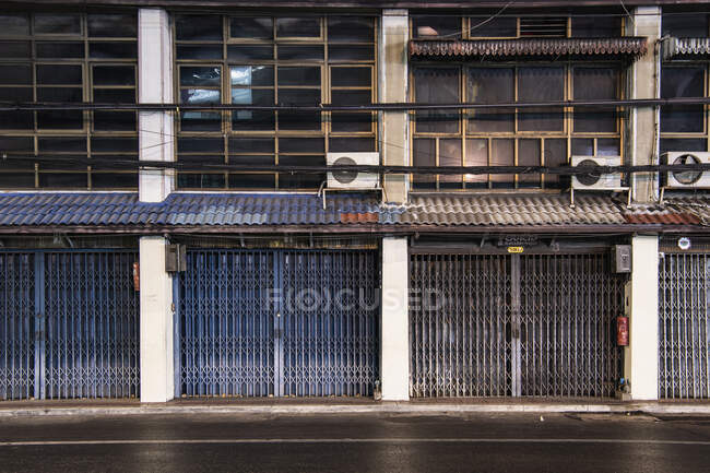 Geschlossene Geschäfte in Bangkoks chinesischem Stadtgebiet — Stockfoto