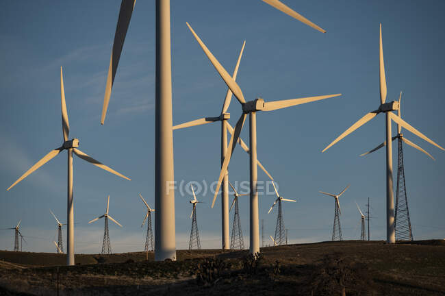 Windmills Dot the California Mountainside near Tehachapi — Stock Photo