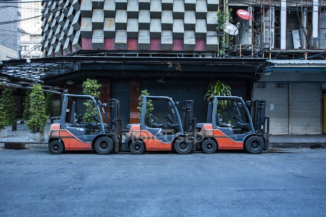 Fork lift trucks parked on empty street in the Patpong area of Bangkok — Stock Photo