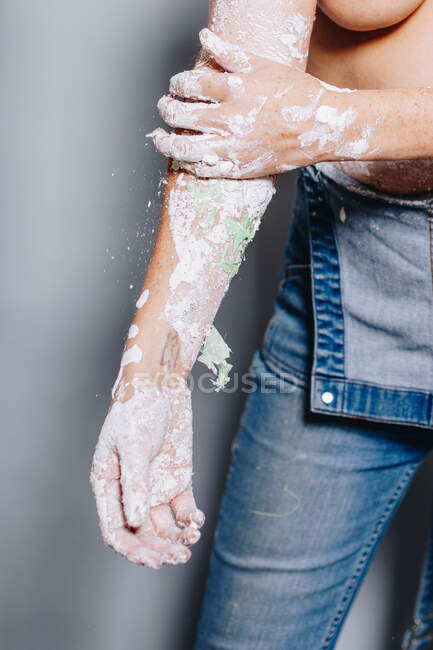 Artist brushes off silicone and plaster molding from a body cast — Stock Photo
