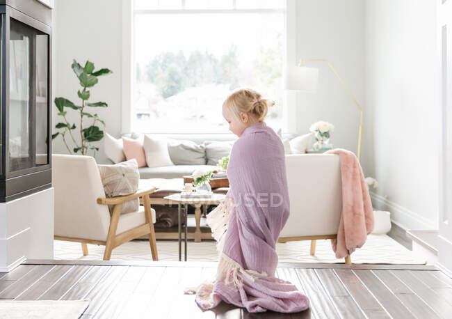 Blonde toddler girl in bright white house — Stock Photo