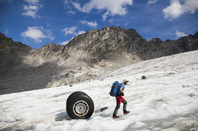 Man at airplane crash, Bomber Glacier, Talkeetna Mountains, Alaska — Stock Photo