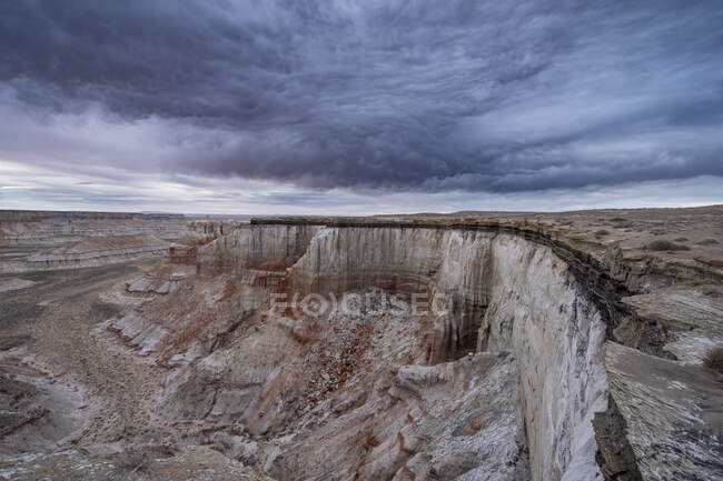 Массивный ландшафтный угольный каньон в резервации Навахо в Арисе — стоковое фото