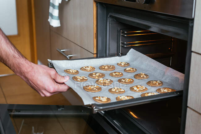 Chef preparing cookies for baking in the kitchen — Stock Photo