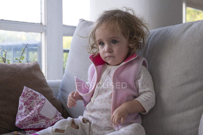 Little girl concentrate watching tv alone in her living room. — Stock Photo