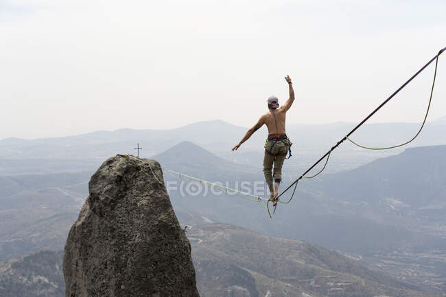 One man walks in a Highline at Los Frailes, Hidalgo, Mexico — Stock Photo