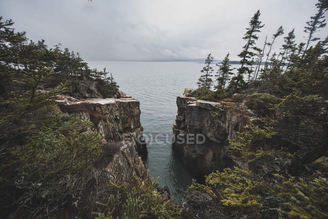 Das Rabennest, raue Küste von Maine in Acadia N.P.. — Stockfoto