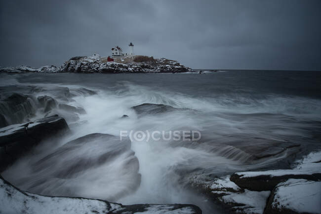 Portland Head Light sulla frastagliata costa del New England in tempesta di neve — Foto stock
