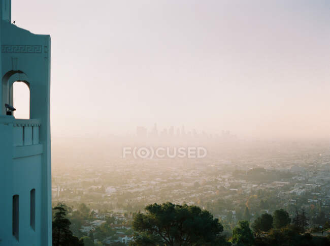 Vista del centro de Los Ángeles Skyline desde el Observatorio Griffith Los Feliz - foto de stock