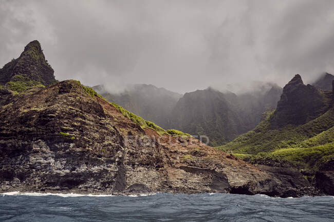 Hermoso paisaje de la isla de las Azores, el mar y el cielo - foto de stock