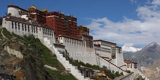 El palacio de Potala en Lhasa / Tibet - foto de stock