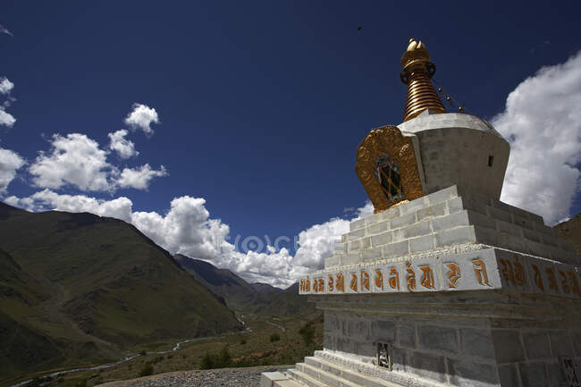 Pagode in Tibet vor blauem Himmel — Stockfoto