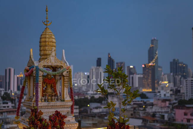 Spirit-house on a rooftop in Bangkok — Stock Photo