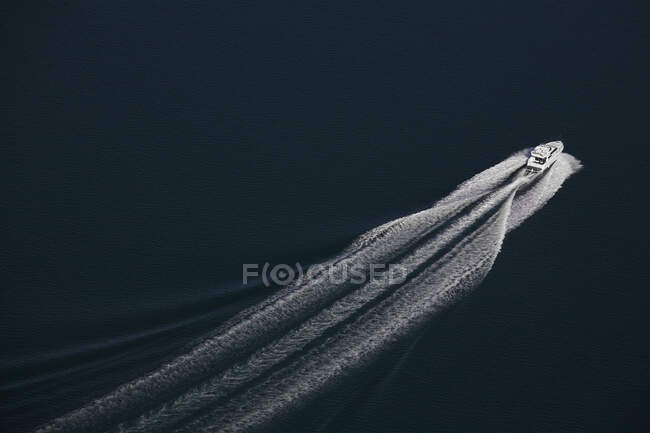 Buque náutico, velero en el mar, iceland - foto de stock