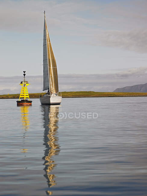 Navio náutico, veleiro no mar, Islândia — Fotografia de Stock