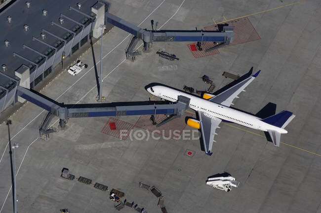 Luftaufnahme des internationalen Flughafens in Keflavik / Island — Stockfoto