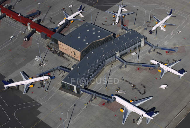 Luftaufnahme des internationalen Flughafens in Keflavik / Island — Stockfoto