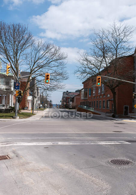 Пустые улицы города в Кингстоне, Онтарио во время пандемии Ковида 19. — стоковое фото