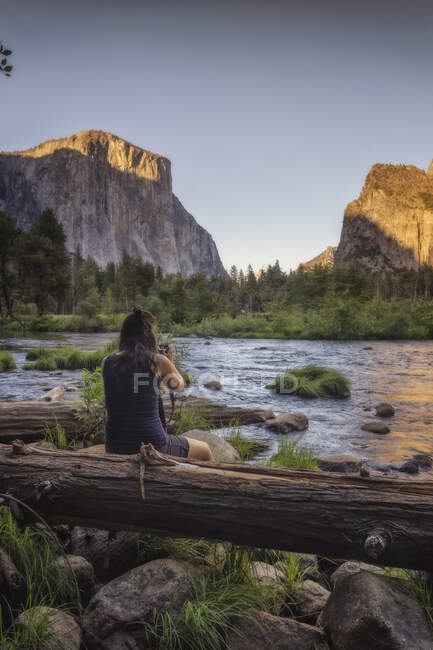 Woman photographing Yosemite national park — Stock Photo