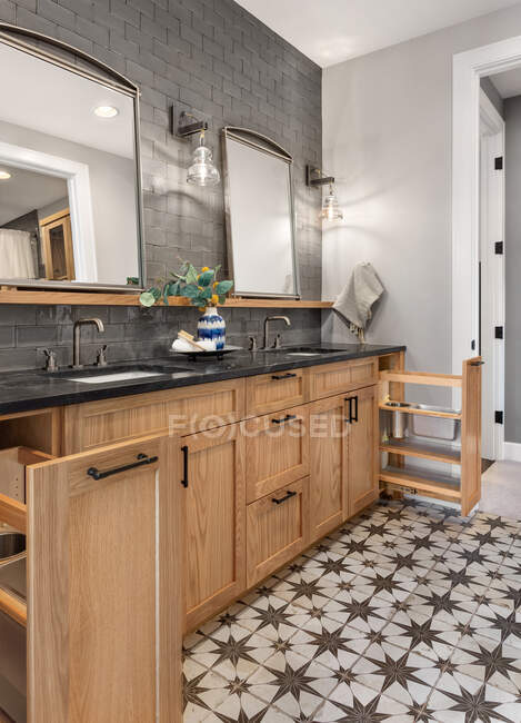 Bathroom in luxury home with vanity, mirror, sink, and tile floo — Stock Photo