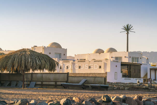 A house in Dahab in Beduin  style on background — Stock Photo