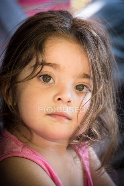 Girl with green and big eyes staring — Stock Photo