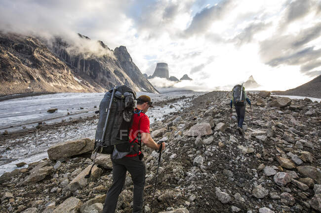 Auyuittuq national park hiking concept — Stock Photo