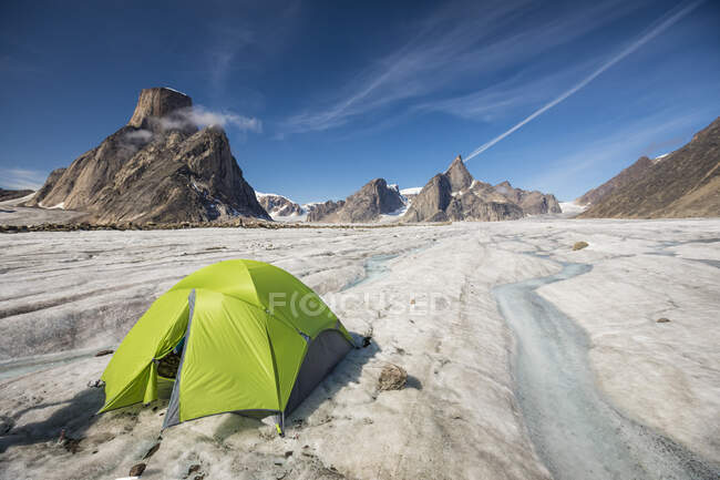 Auyuittuq national park hiking concept — Stock Photo