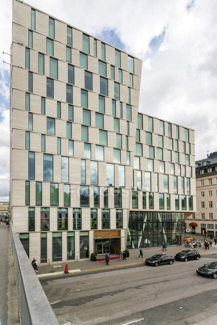 Современное здание отеля рядом с центральным вокзалом Стокгольма, Т-центр — стоковое фото