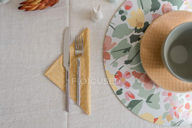 Spring and summer place sitting and dinner party decoration — Stock Photo