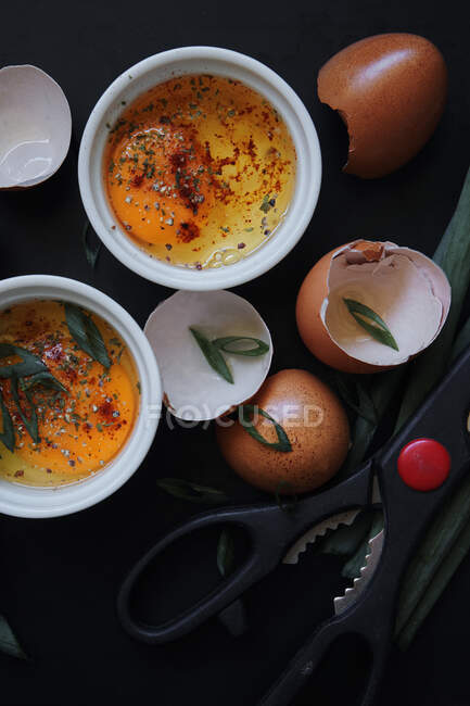 Preparing egg to make the egg-cups — Stock Photo