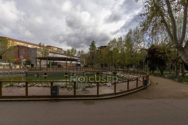 Main park Salamanca without people and neither cars during the quara — Stock Photo