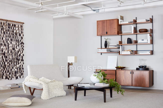 Interior of modern living room with white walls and wooden floor, table and chairs — Stock Photo