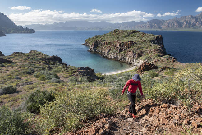 One woman hiking on a trail in Del Carmen Island at Loreto Bay — Stock Photo