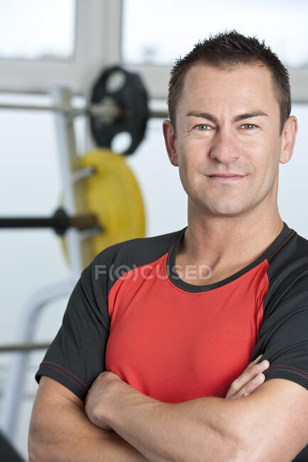 Mid adult man looking at camera in gym — Stock Photo