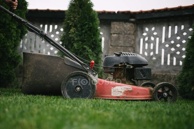 A closeup shot of a lawnmower in a garden on background, close up — Fotografia de Stock