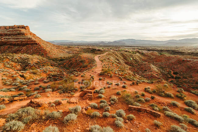 Красива пустеля на фоні природи, місце для подорожей на фоні — стокове фото