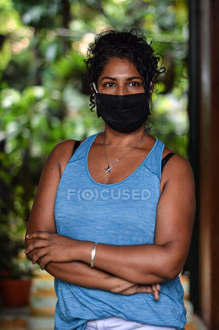 Interior portrait of woman wearing a face mask — Stock Photo