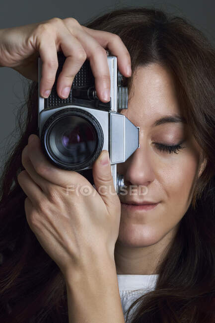 Person taking a photo in the studio — Stock Photo