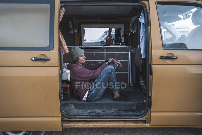 Surfing girl lifestyle in her van — Stock Photo