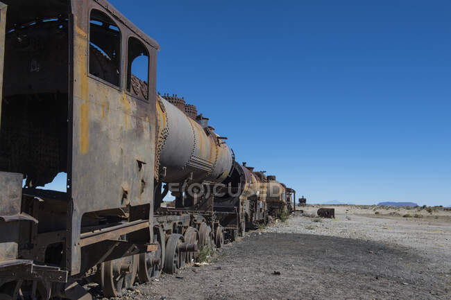 Old abandoned railway in the desert, travel place on background - foto de stock