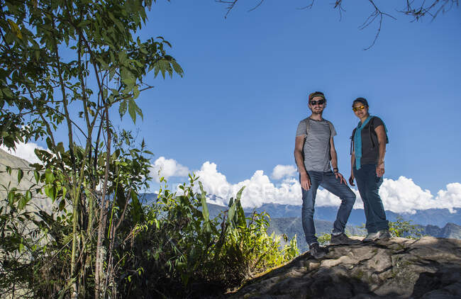 Coppia sul sentiero Inca vicino a Machu Picchu — Foto stock