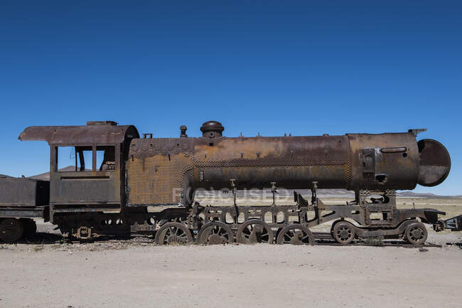 Відоме кладовище поїздів в Уюні (Болівія). — стокове фото