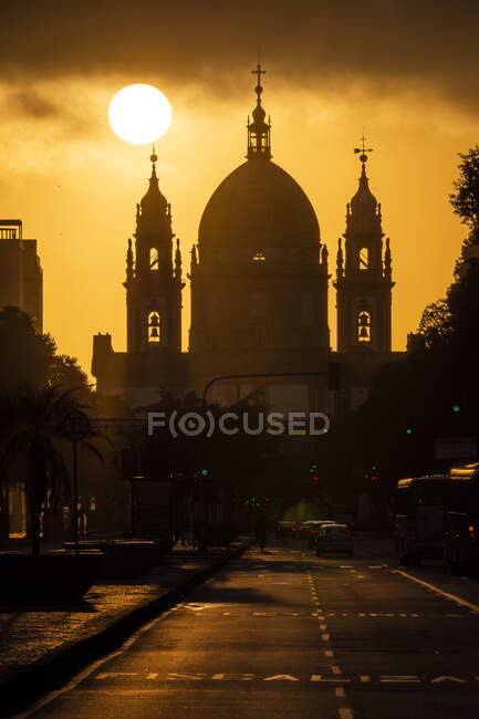 Beautiful view to historic church building during sunrise downtown — Stock Photo