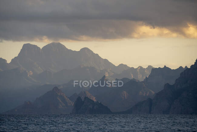 Mountain layers at sunset at Loreto seen from Carmen Island, Baja California, Mexico. — Stock Photo