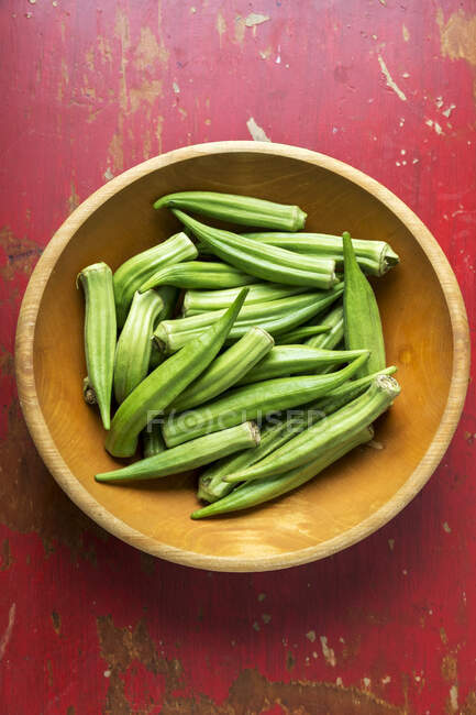 Okra in a Bowl on a Red Table — Stock Photo
