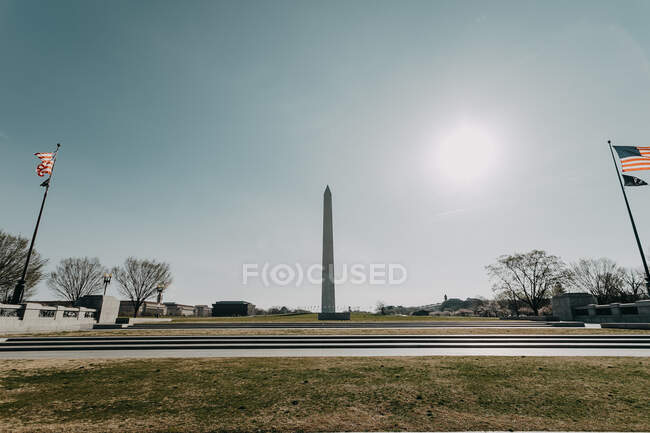 Пам'ятник Вашингтону Обеліск Прапори EEUU Порожнє місце — стокове фото