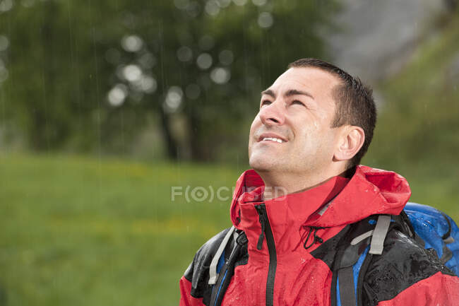Man hiking in the rain in England — Stock Photo