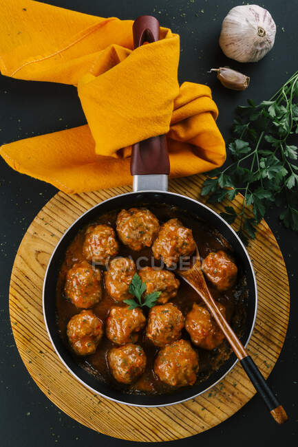 Pan with hot homemade meatball stew made with minced meat seasoned with various spices for flavor. — Stock Photo